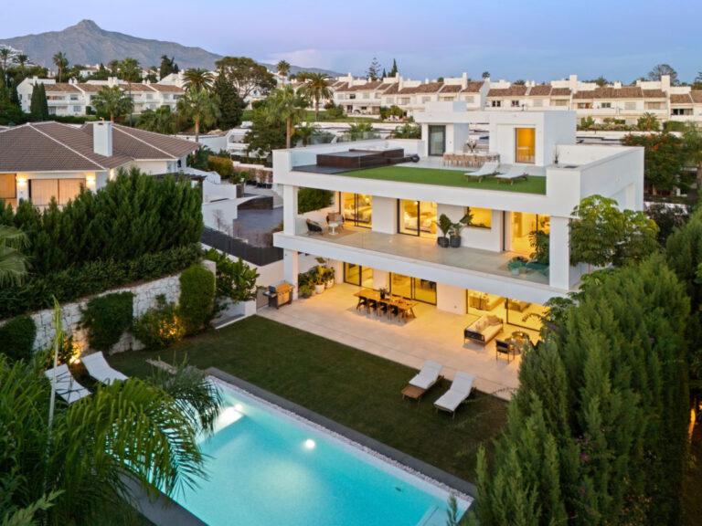 Luxury 5 Bedroom Villa in Nueva Andalucía, Marbella