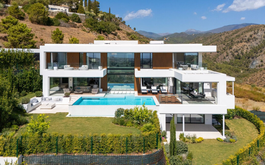 Luxury 6-Bedroom Villa in Benahavís